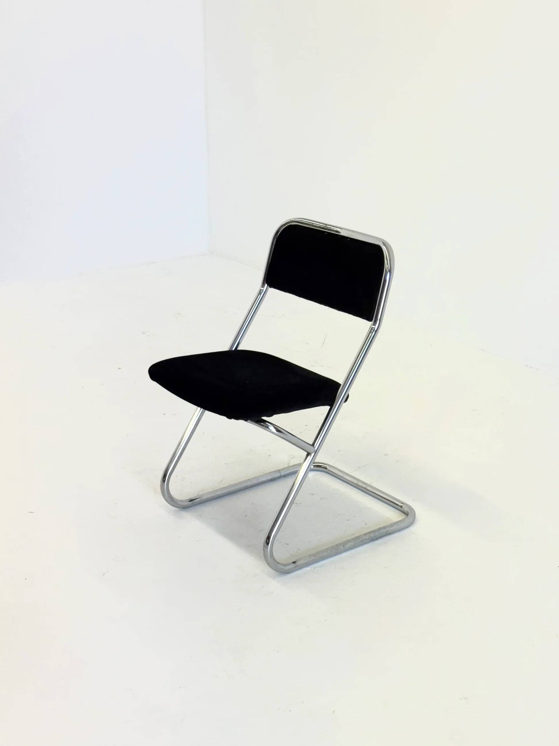 Set of 4 vintage tubular frame dining chairs in black velvet