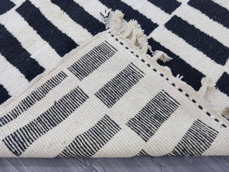 Moroccan handcrafted rug 250cm x 150cm