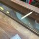 Vitrine comptoir en bois exotique