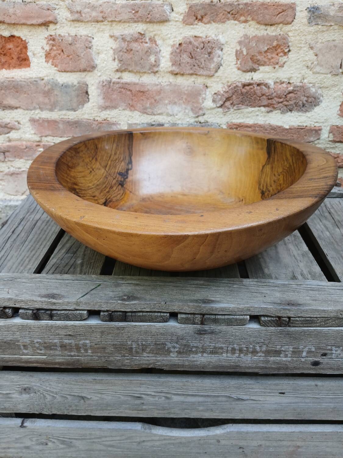 Olive wood salad bowl/fruit bowl