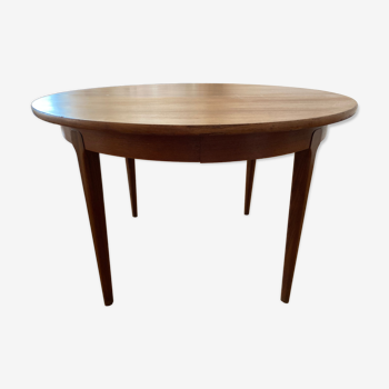 Extendable Scandinavian table