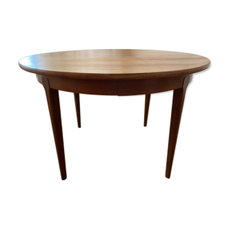 Extendable Scandinavian table