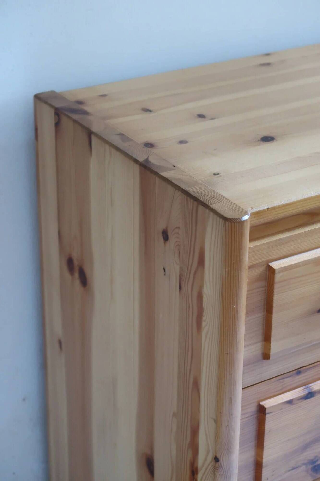 Chest of drawers with 4 drawers in solid pine, rustic mountain style, 1970s.