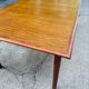 Table scandinave
