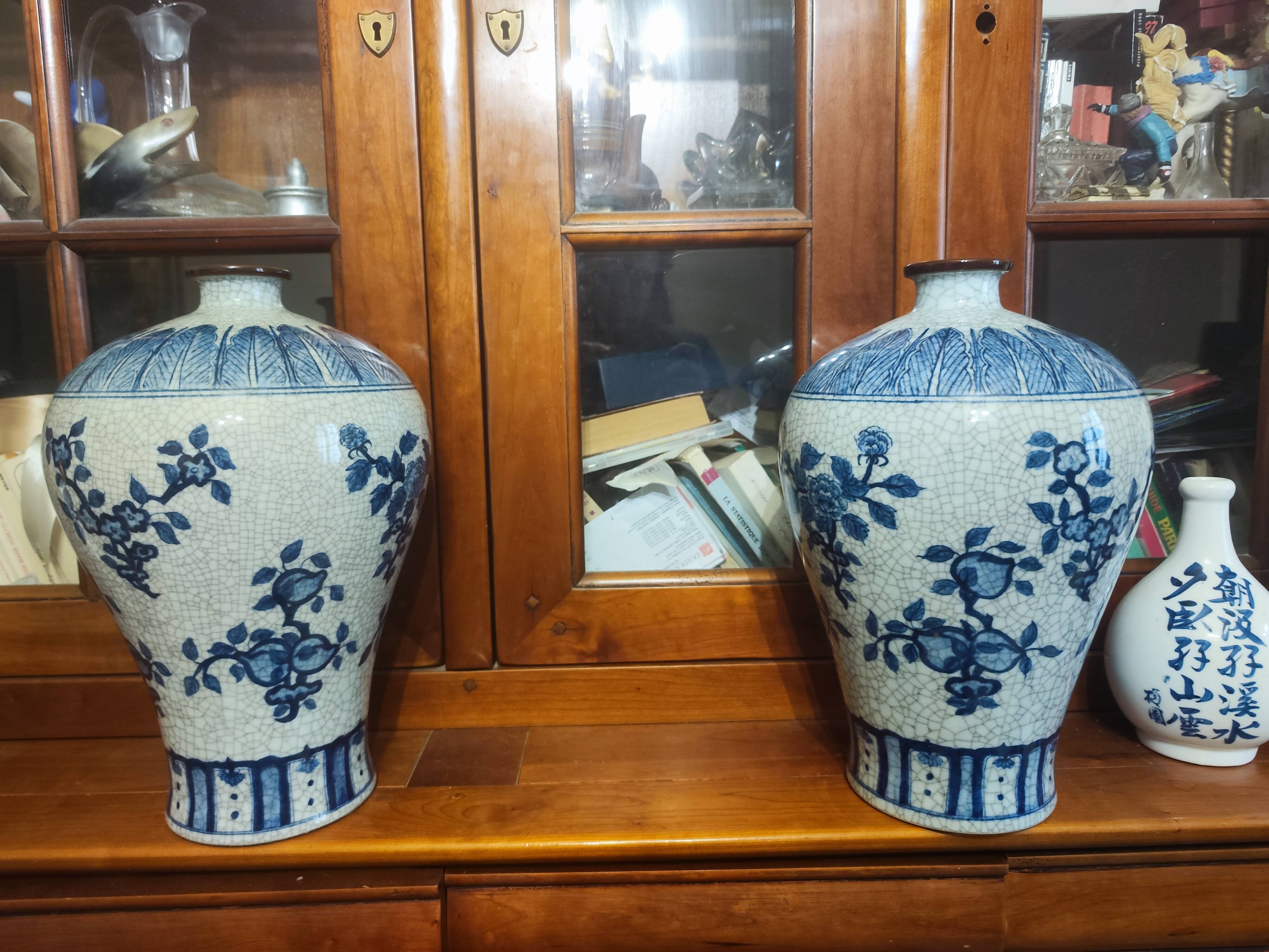 2 Chinese Nanking vase 20th century 40 cm high