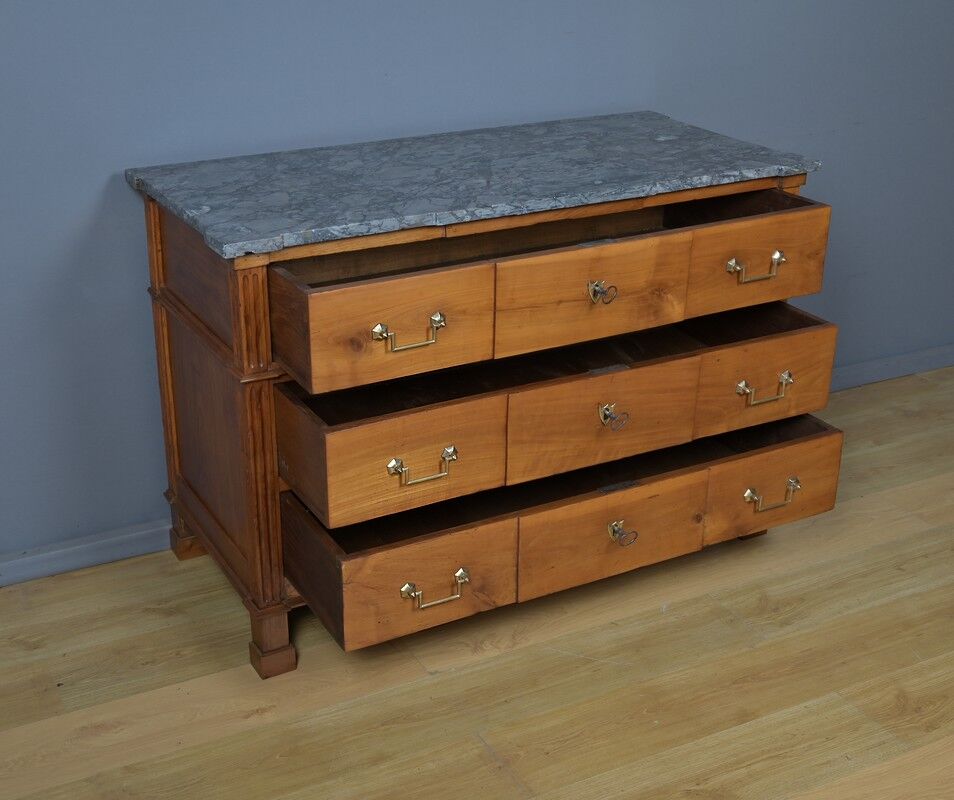 Mahogany commode, Louis XVI period – late 18th century.