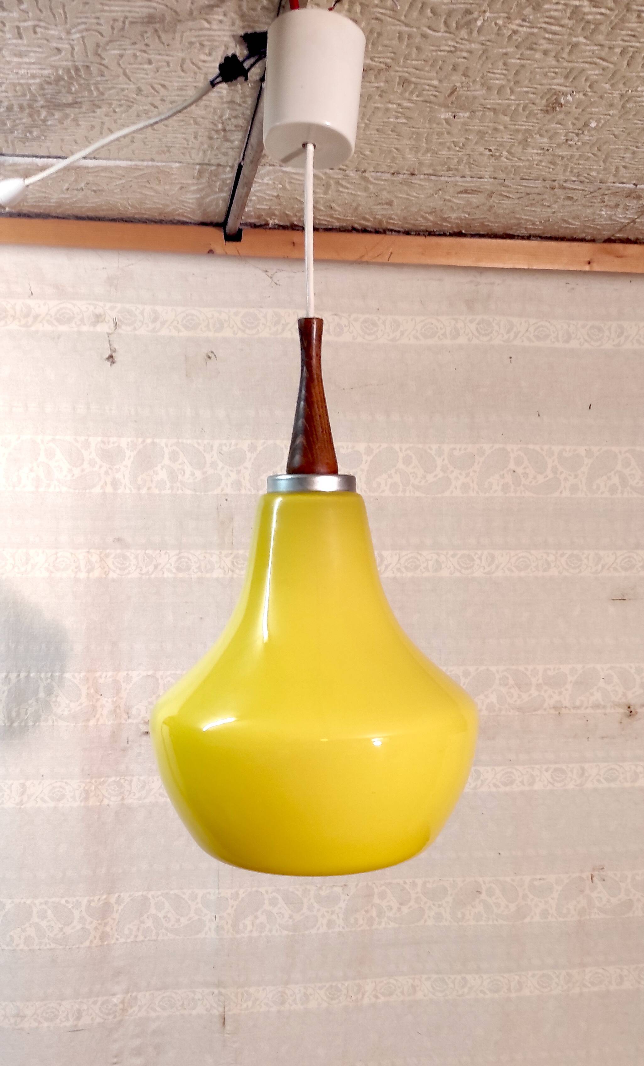 Scandinavian style suspension in green/yellow opaline - 1970s