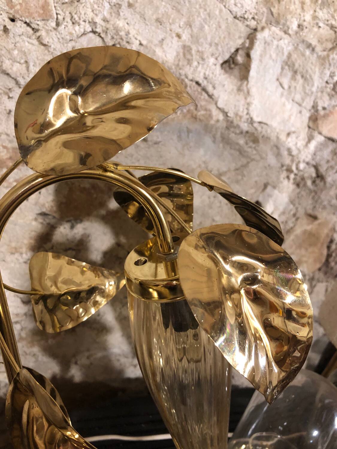 Golden foliage table lamp