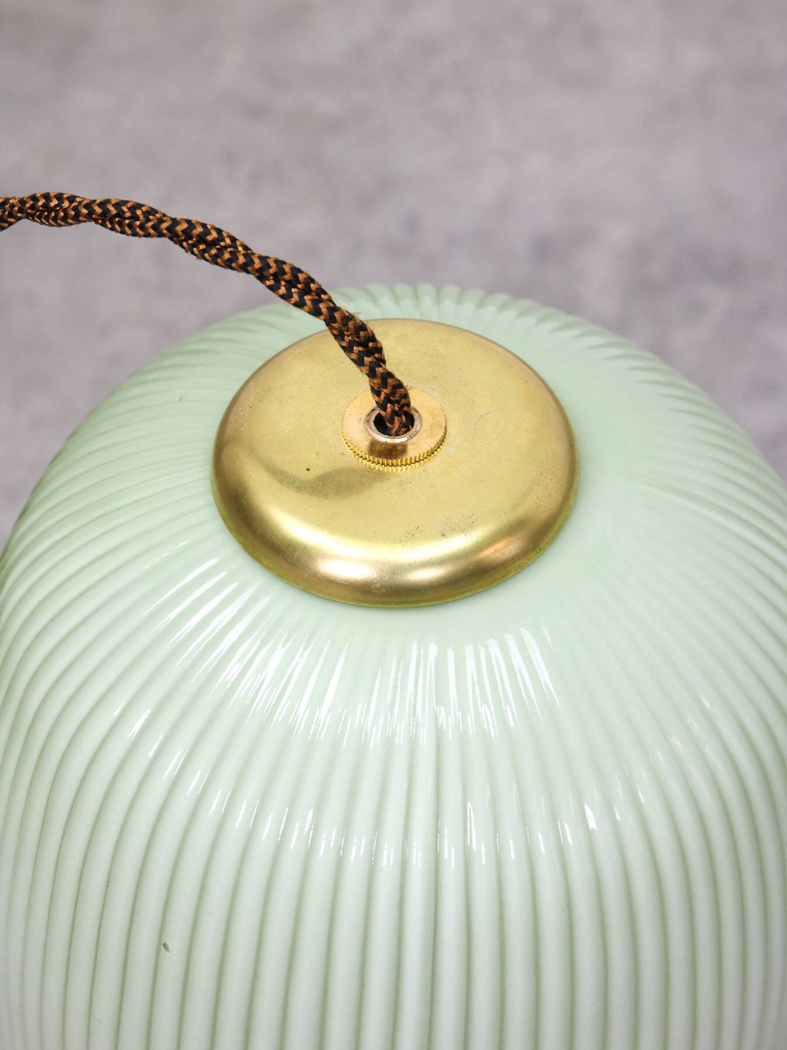 Lampe à suspension mid-century en laiton et verre, italie