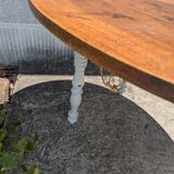 Oval folding table