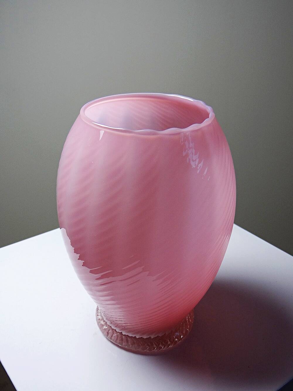 Small twisted pink opaline glass vase, Venetian Murano/Empoli vintage.