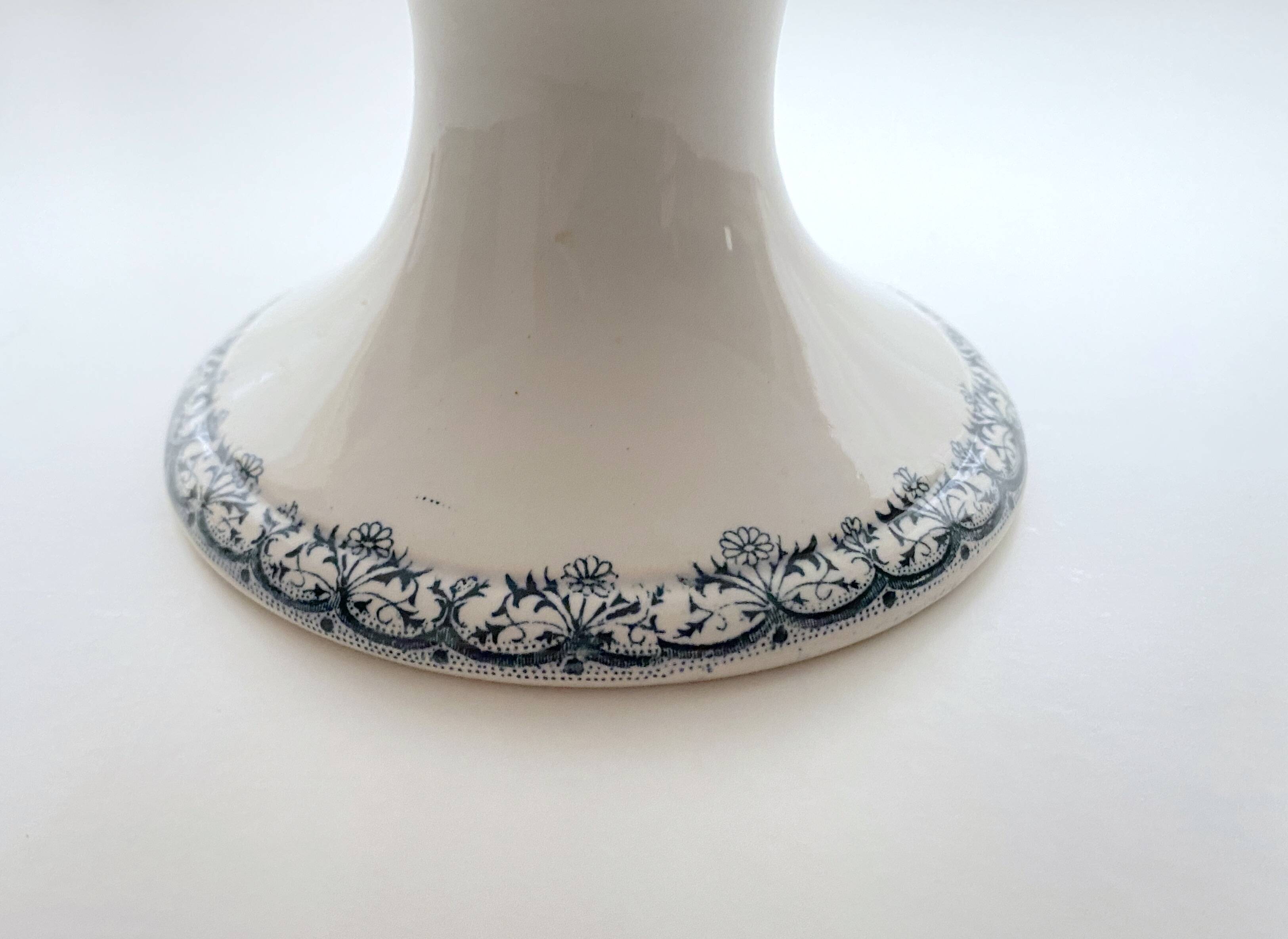 Compotier / Plate on foot signed Saint Amand and Hamage