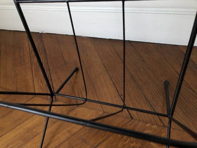 Tablet floor lamp and magazine holder with diabolo