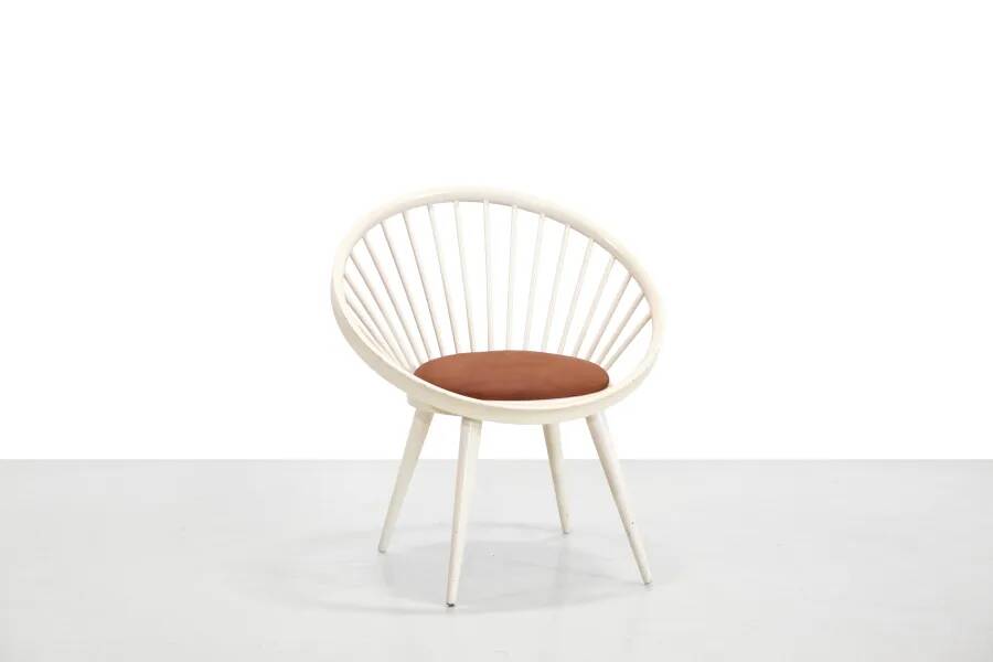 White Yngve Ekström Cirkle chair with leather cushion