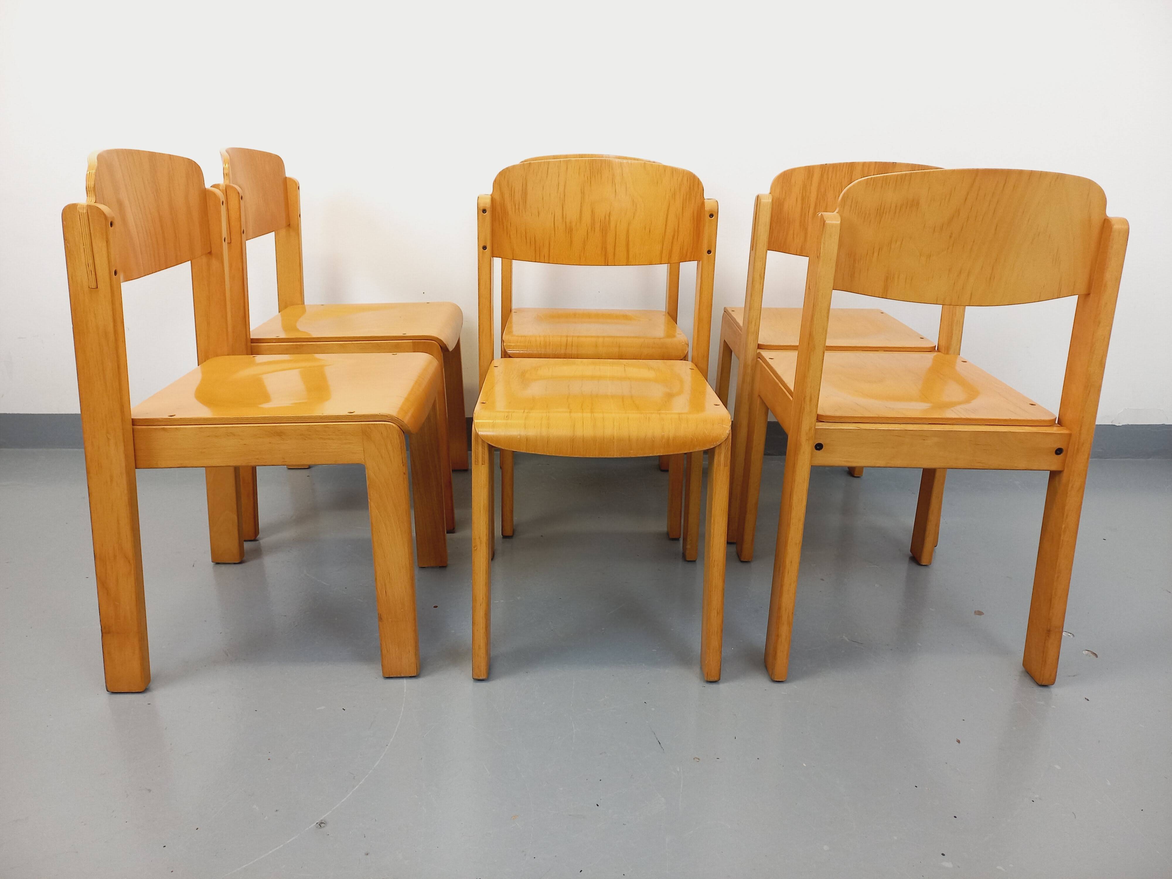Set of 6 vintage minimalist beech wood chairs from the 70s and 80s.