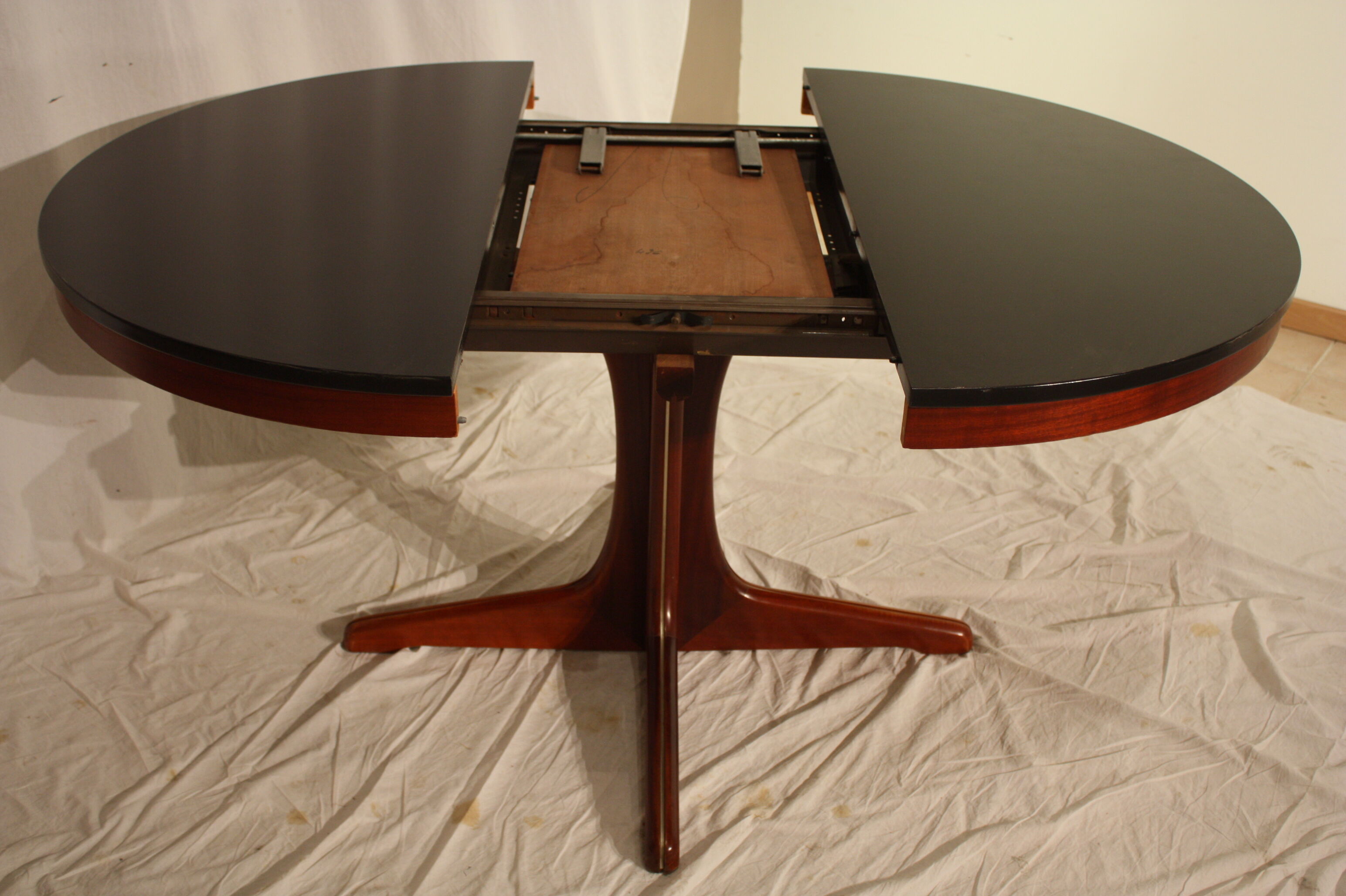 Round table baumann 1960