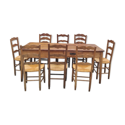 Table de ferme et 8 chaises