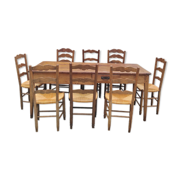 Table de ferme et 8 chaises