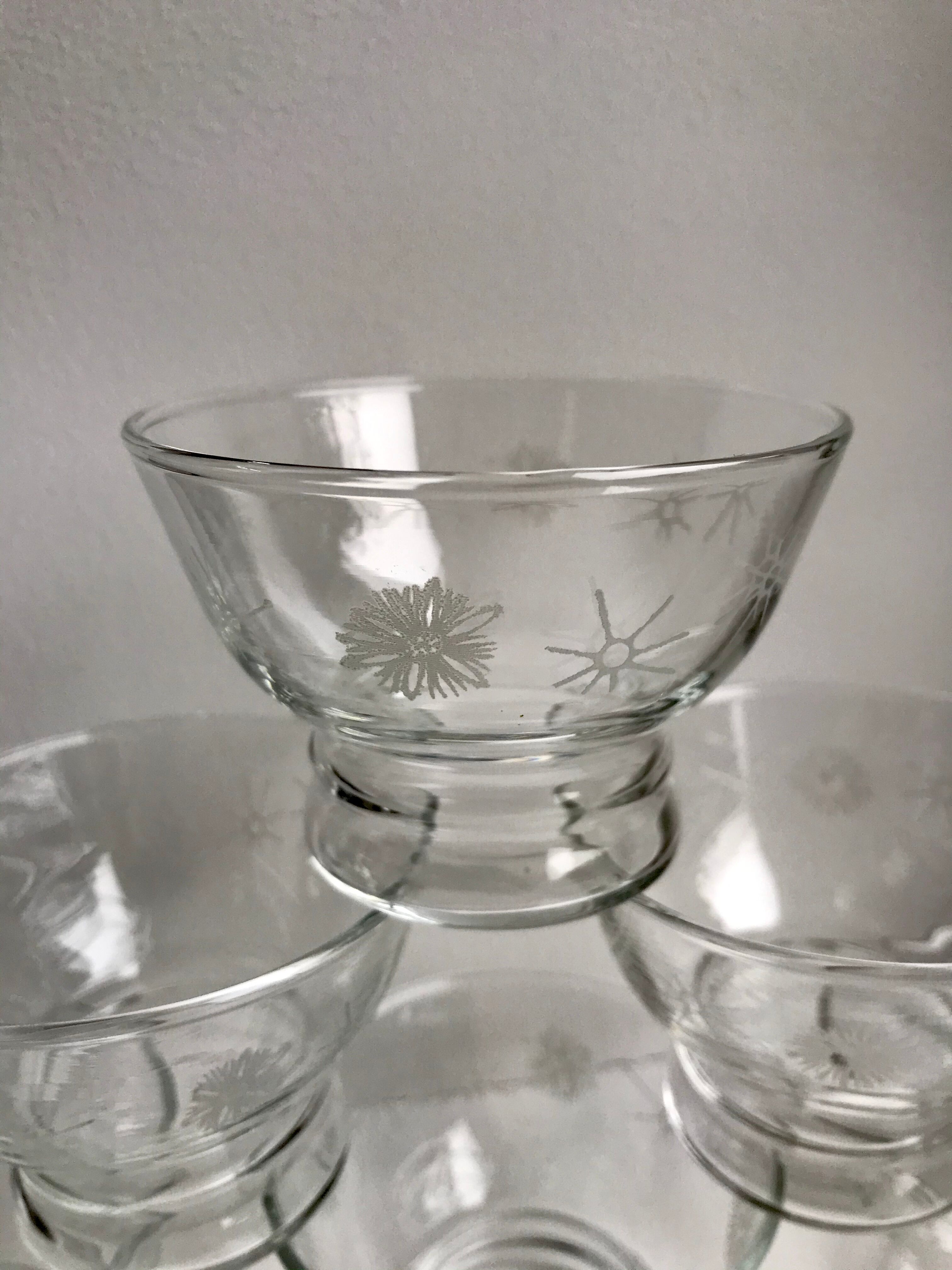 Set of 6 champagne glasses engraved 60s