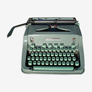 Machine a écrire vintage nettoyée et révisée Hermes 3000 avec sacoche