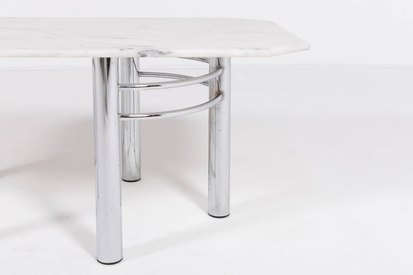 Table basse en marbre au design italien moderne