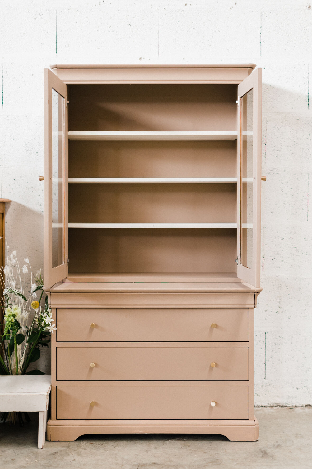 Furniture type Showcase 2 doors / 3 drawers – Hemp "Arum"
