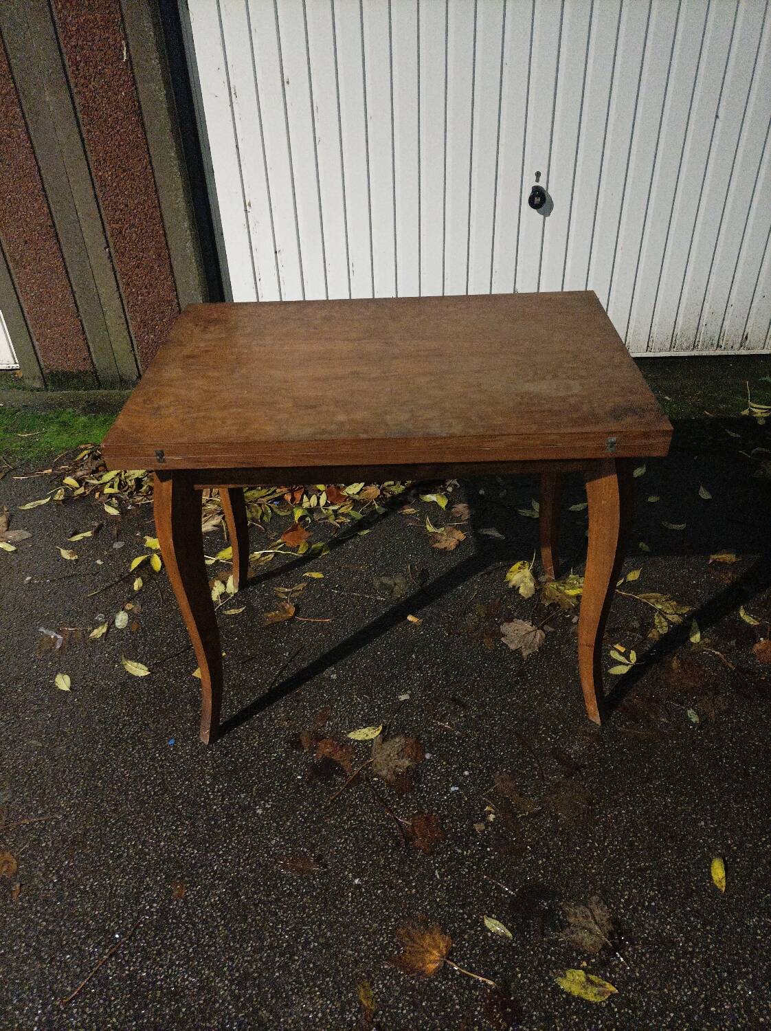 Vintage leaf table