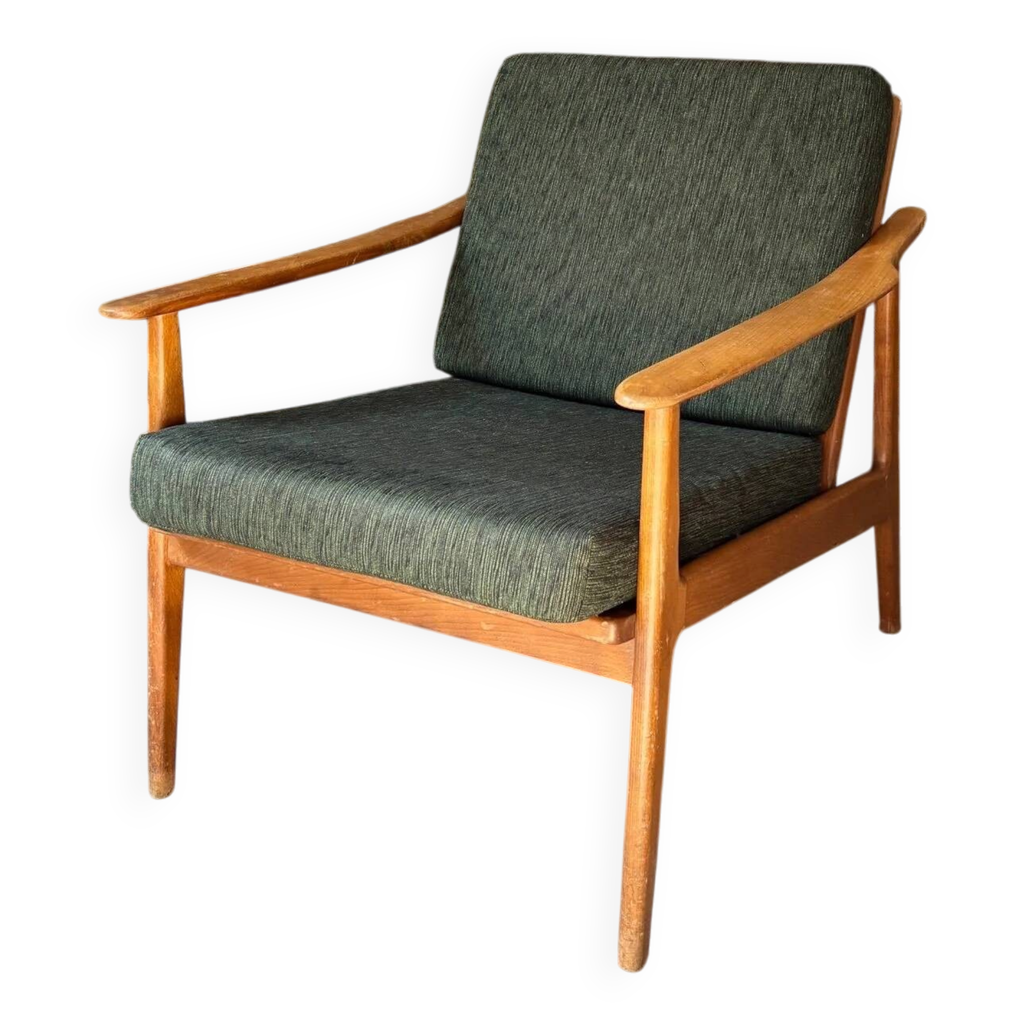 Fauteuil de style scandinave en bois clair et tissu vert foncé, vers 1960