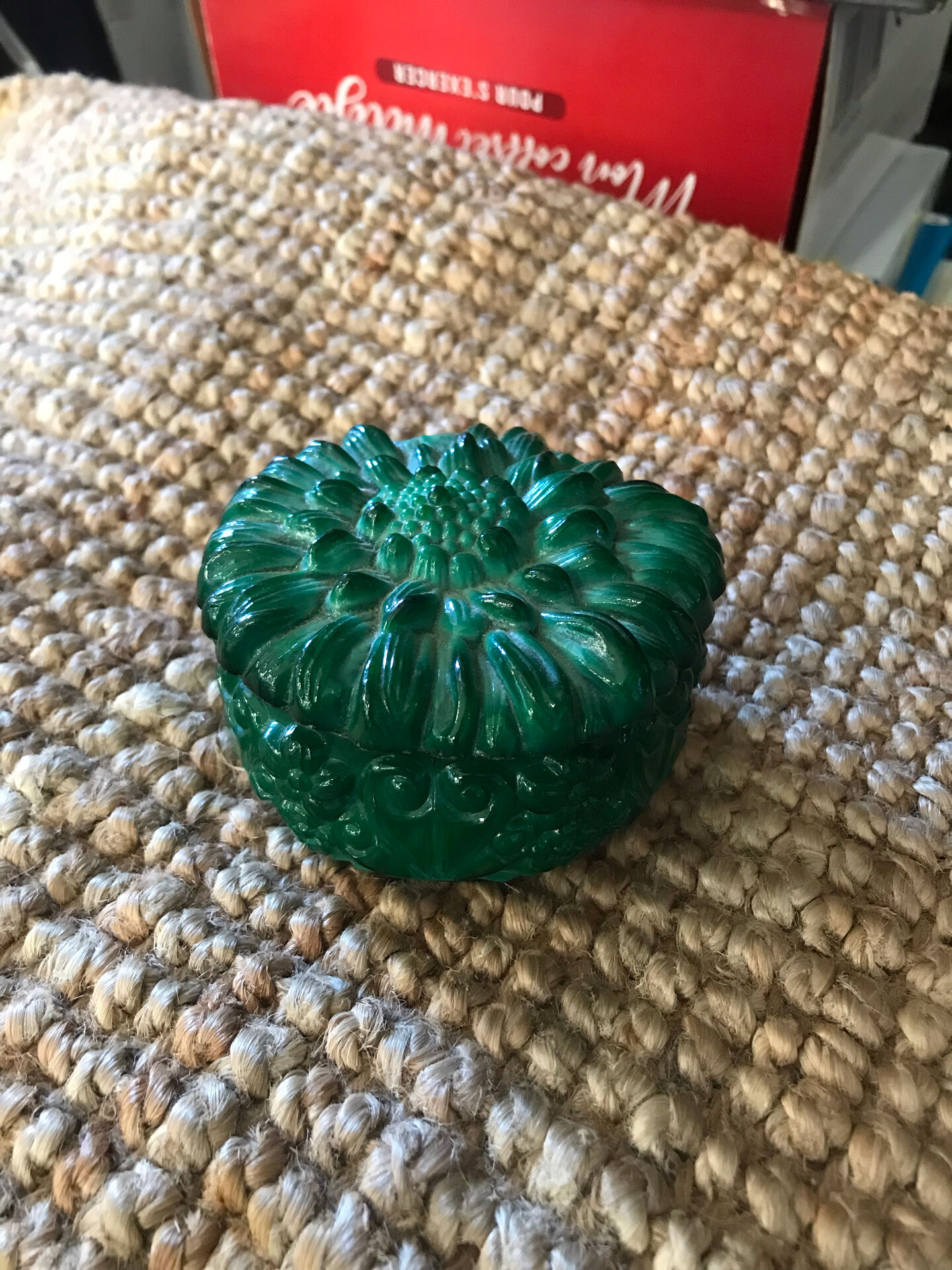 Art Deco bonbonnière in green malachite