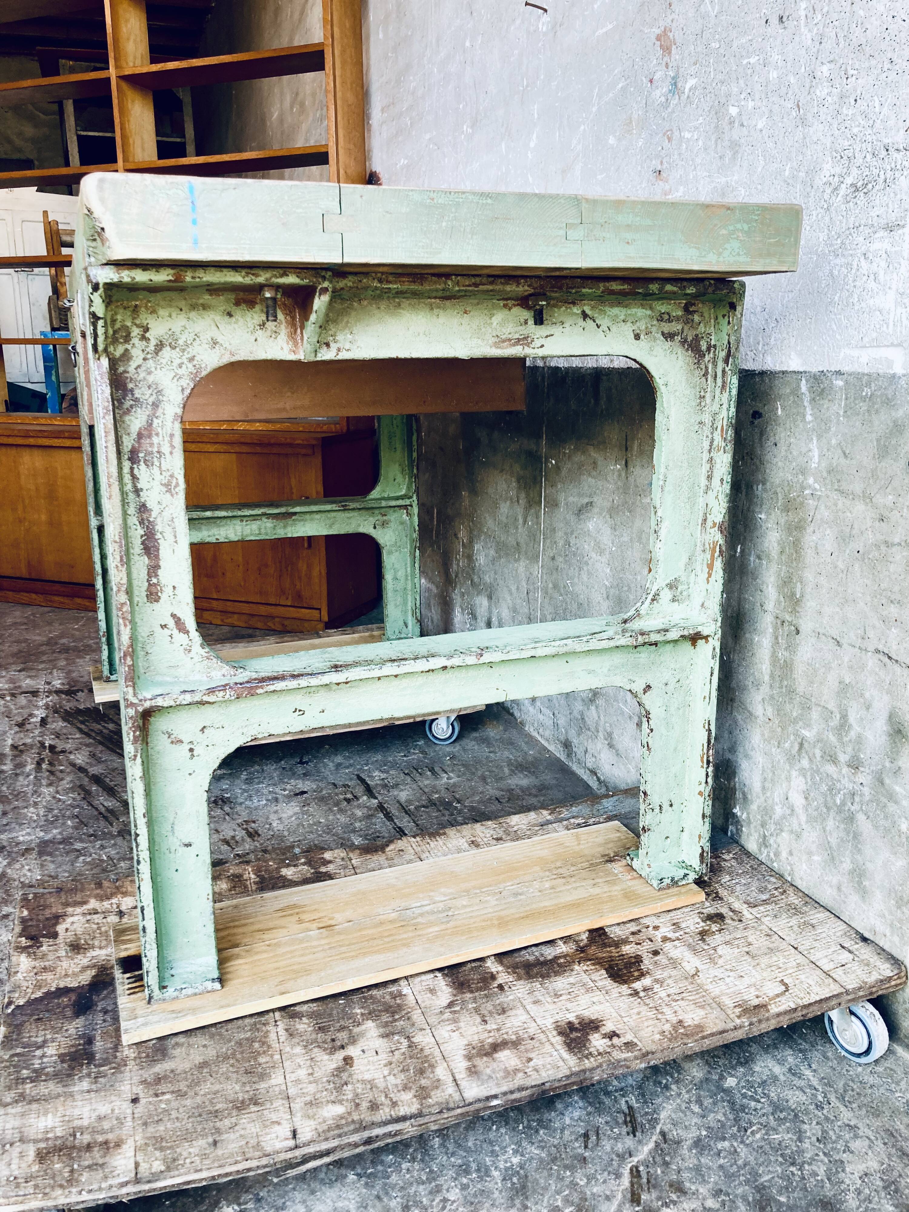 Workbench chocolate mint