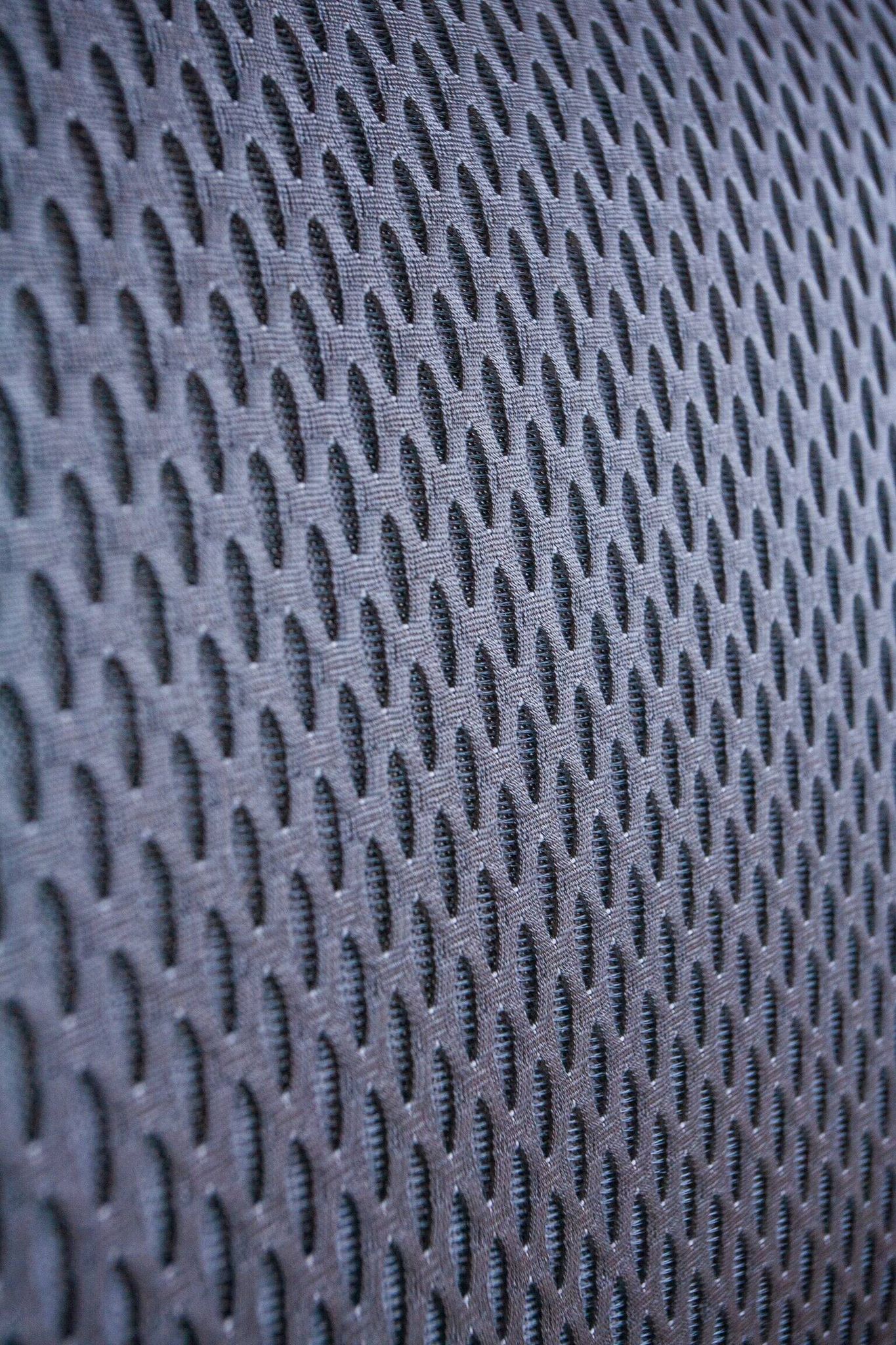 Vitra ID Trim office chair by Antonio Citterio — black mesh backrest and blue fabric seat, aluminium frame.