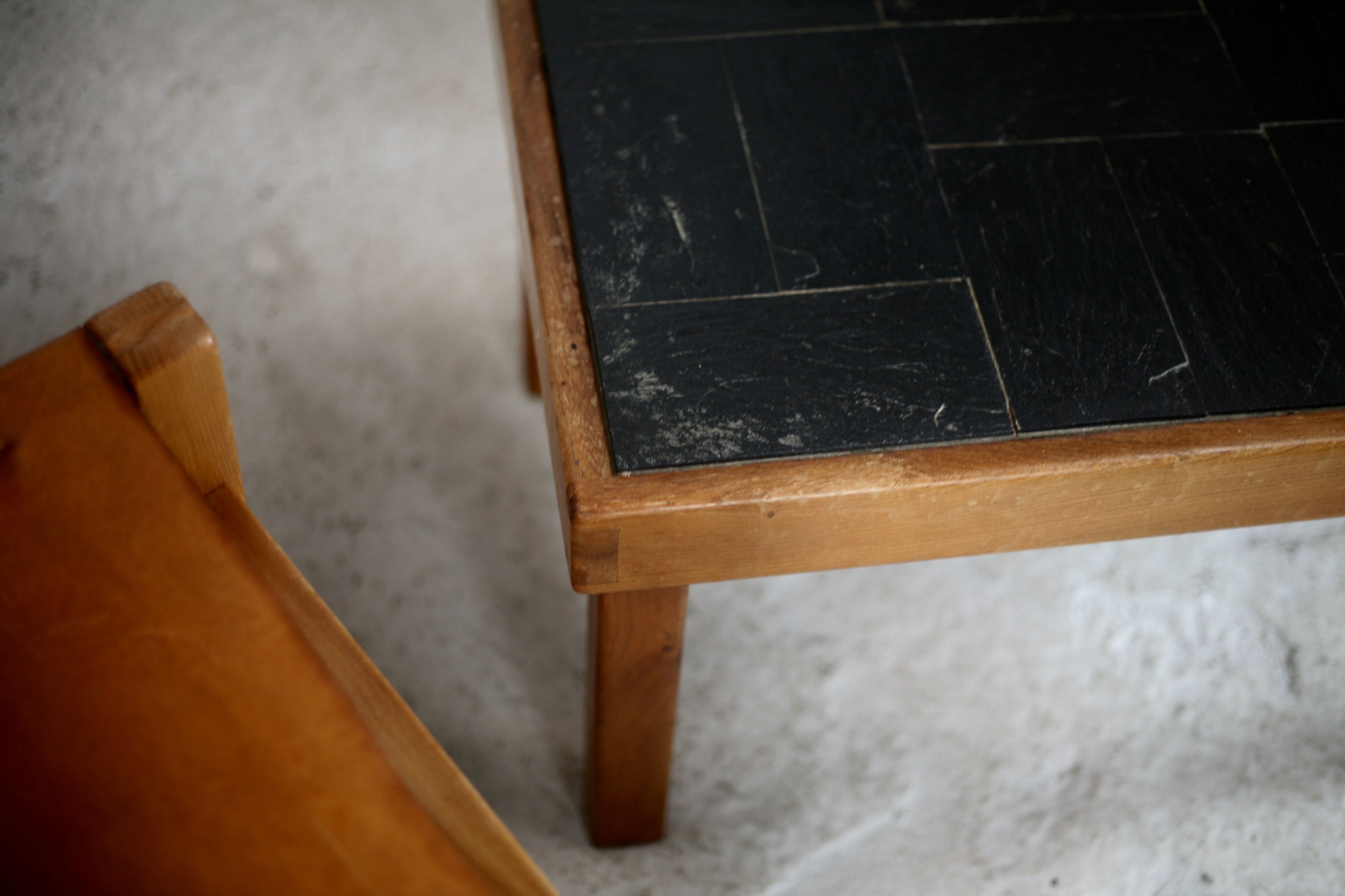 Ensemble de 4 chaises et table basse Maison Regain, France, circa 1970