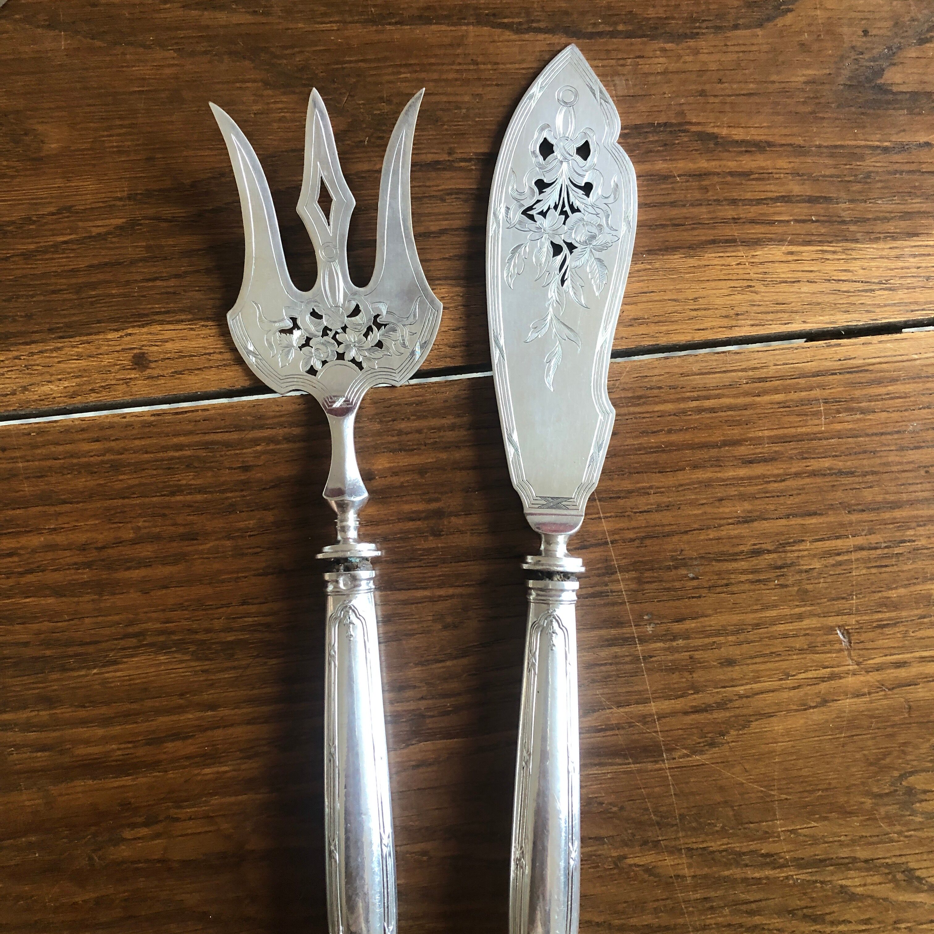 Cutlery serving fish silverware
