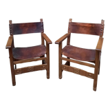 Paire de fauteuils style médiéval en cuir