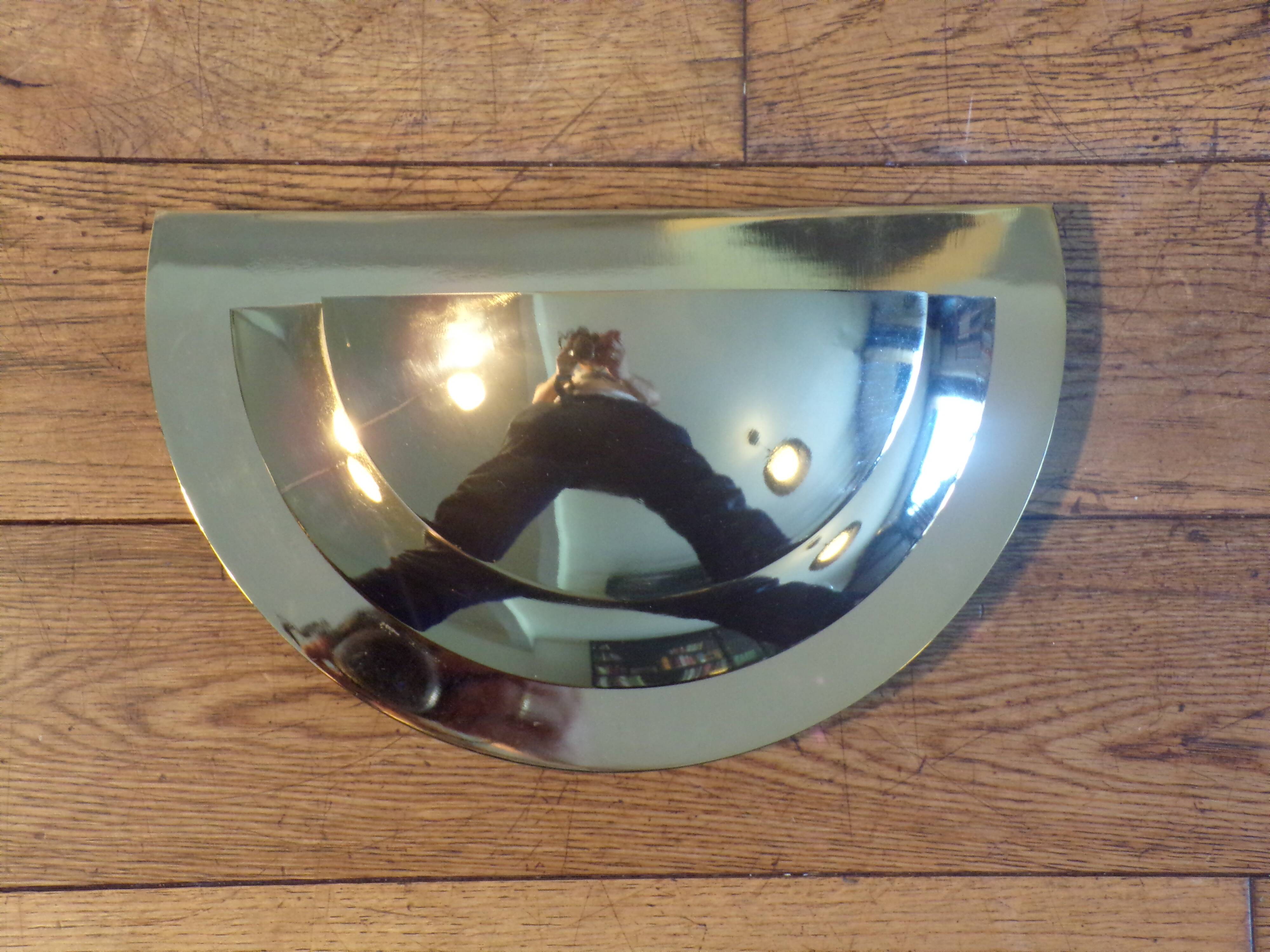 Fase gold metal wall light