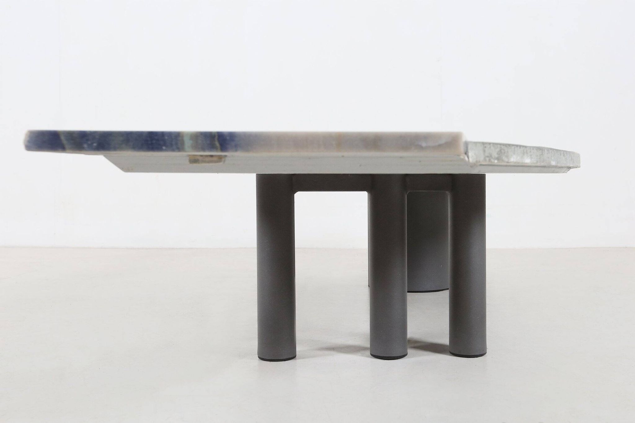 Table basse sculpturale en marbre et pierre par Pia Manu, années 1970