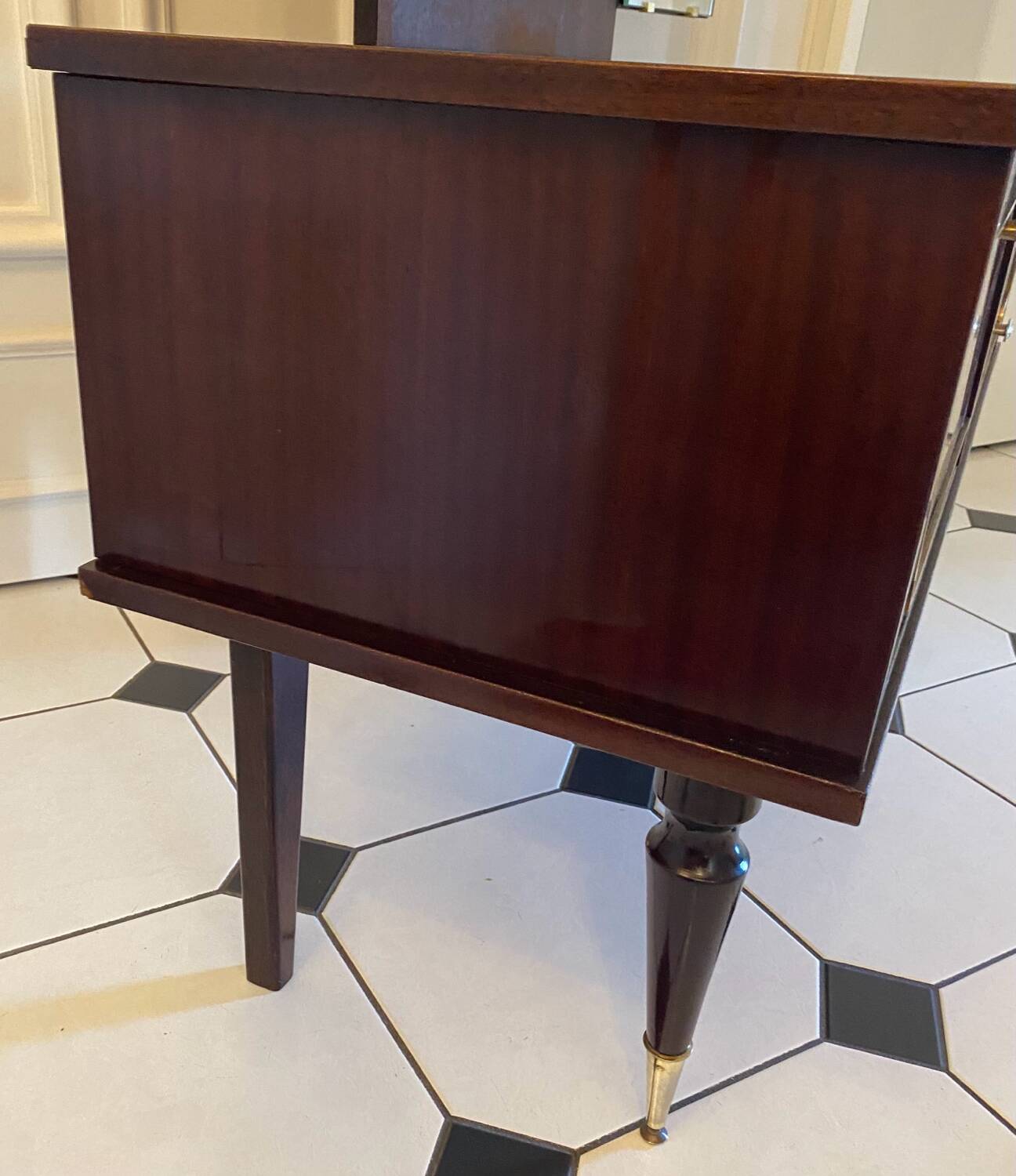 Scandinavian dressing table with triptych mirror