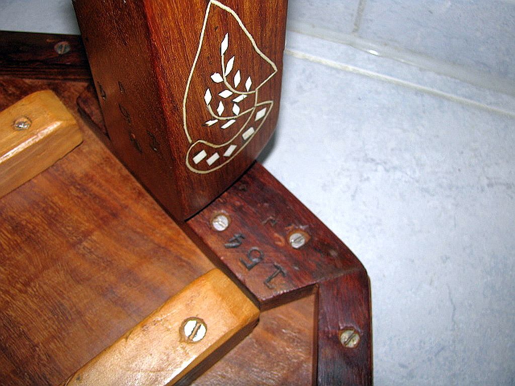 Table basse indienne « Ccic » des années 1970