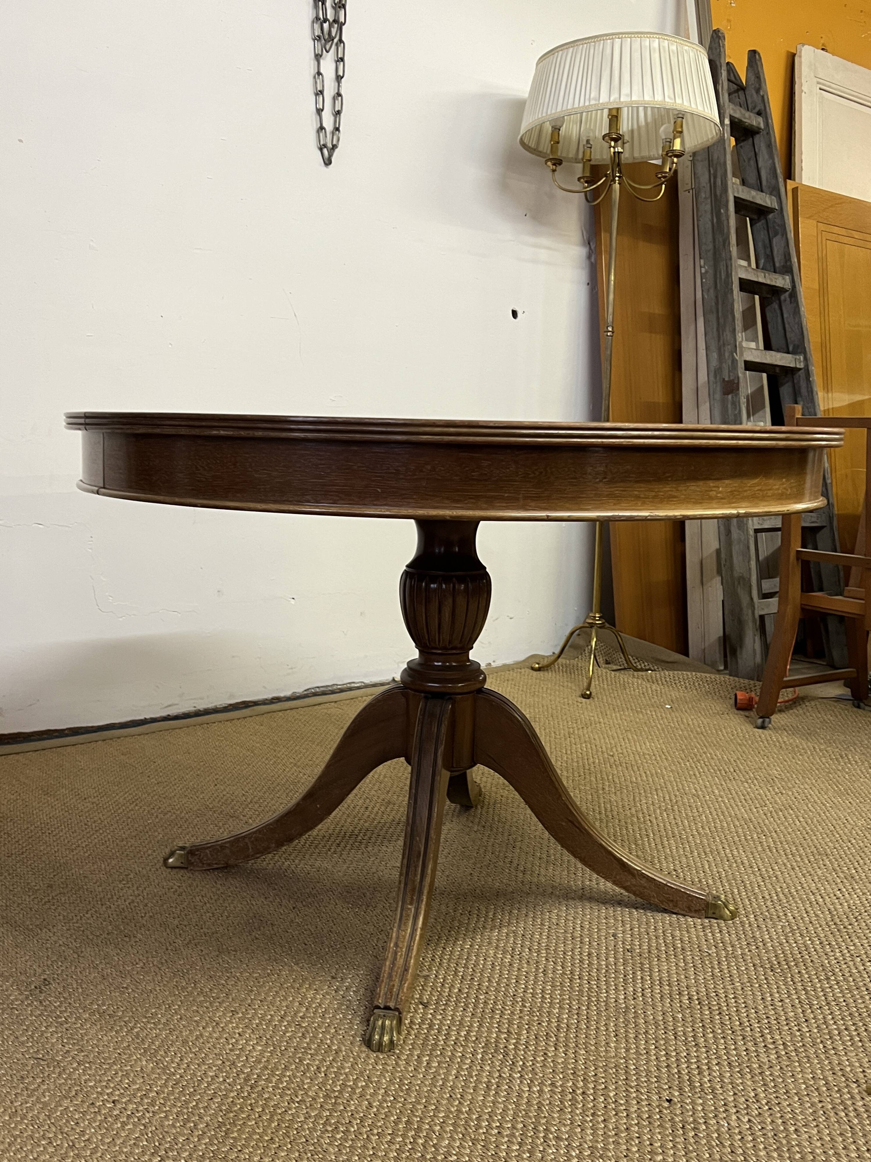 Empire style round table "Lion's Paws"