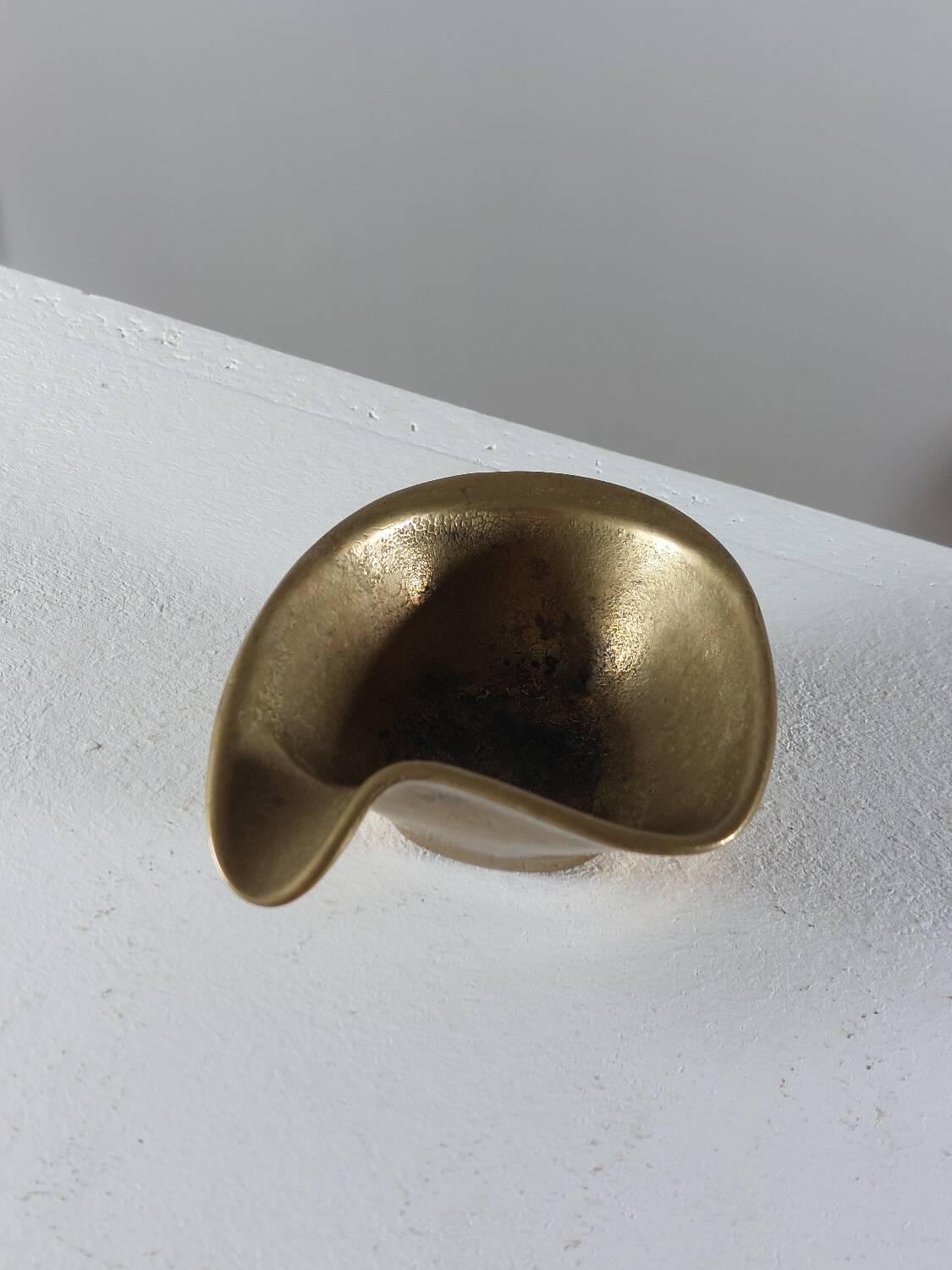 Vintage brass ashtray with an organic design from the 1950s.
