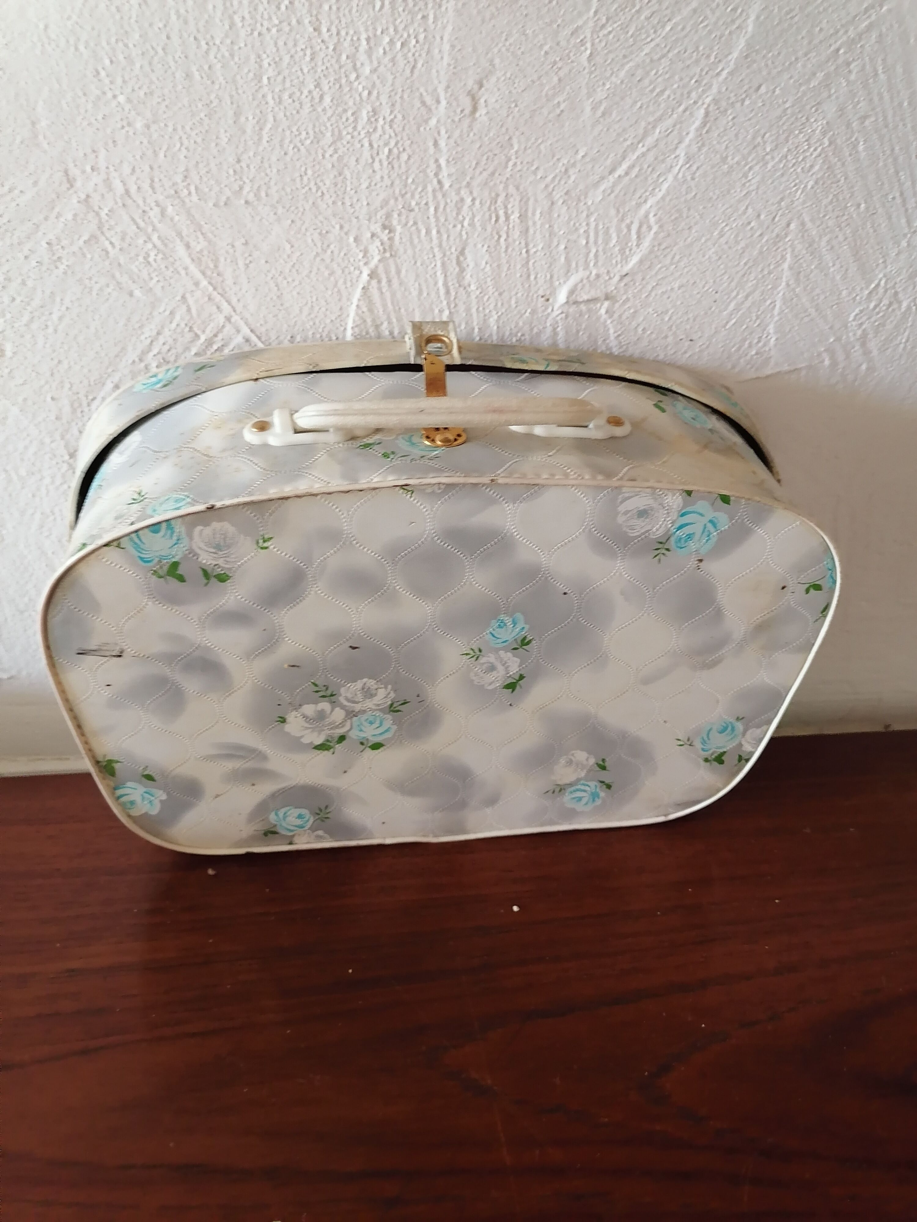 Suitcase sewing kit child, 1960