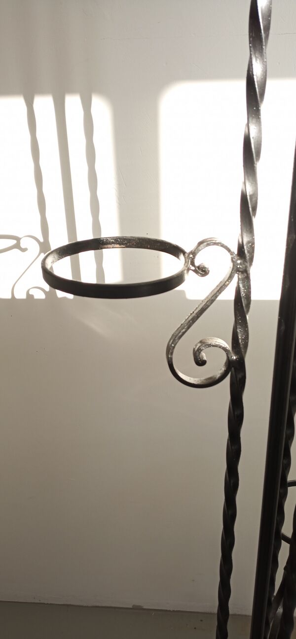 Lampadaire fer forgé torsadé avec porte-plantes des années 50-60