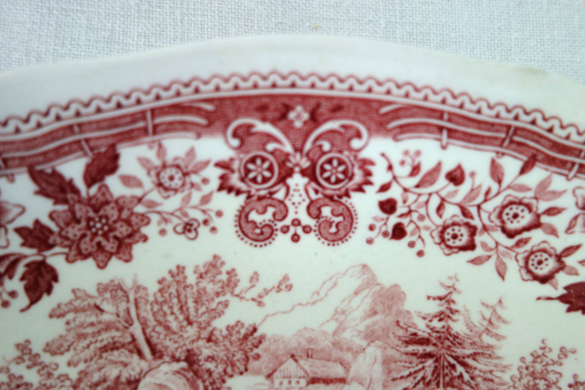 3 plates Villeroy & Boch model Burgenland red
