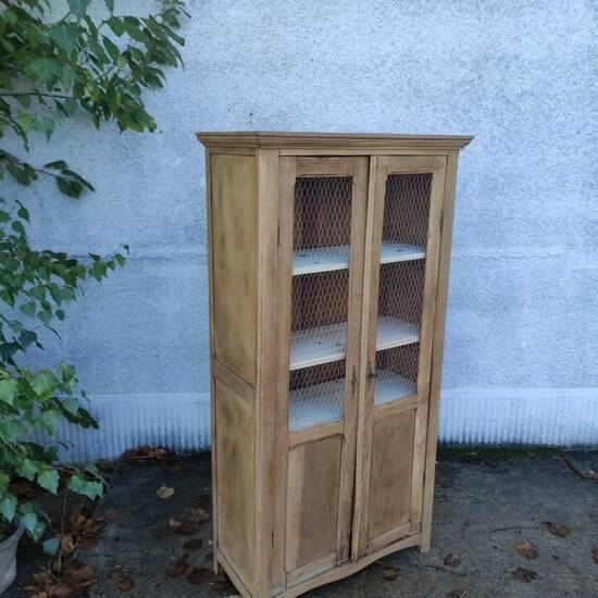 Small mesh cabinet, display case