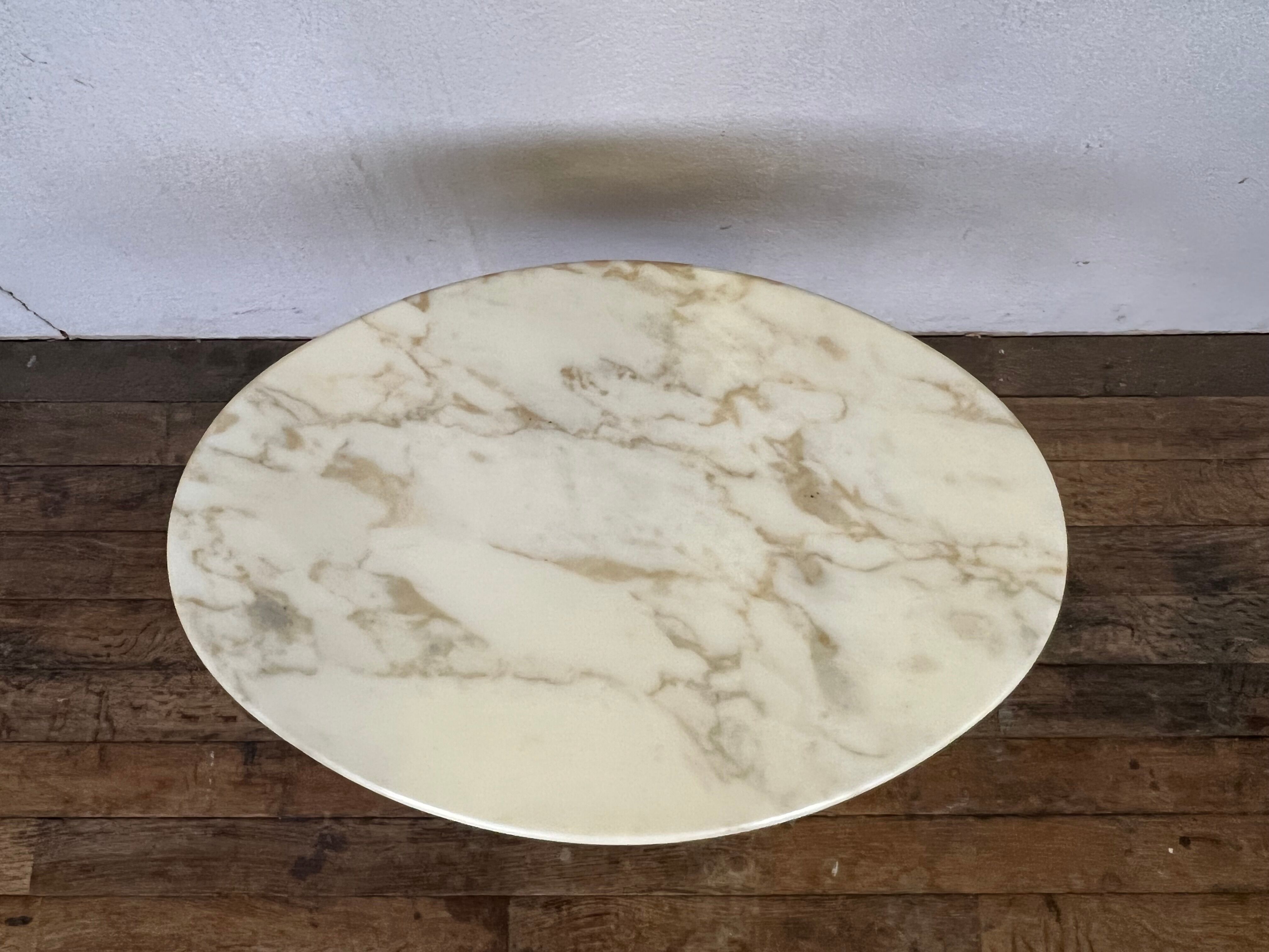 Oval pedestal table Eero Saarinene design Knoll international 1970 original marble