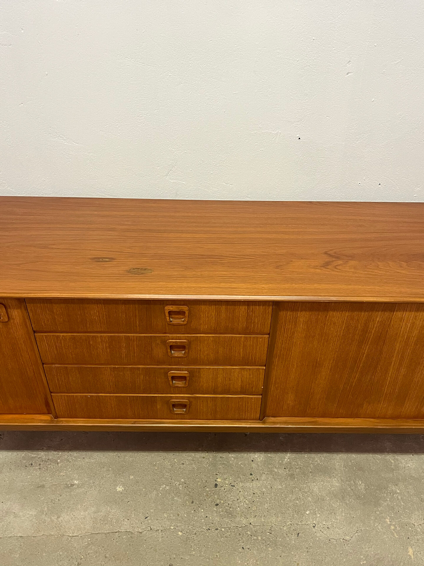 Teak enfilade