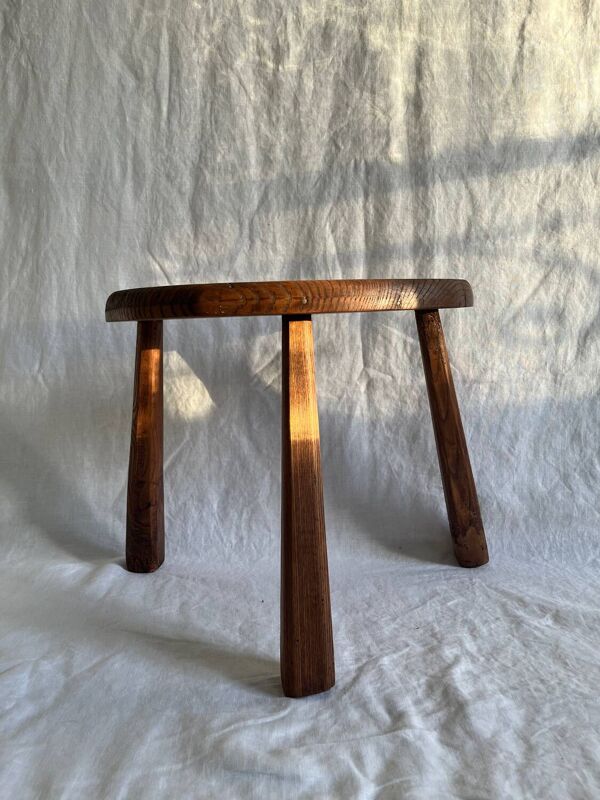 Tabourets de traite brutalistes