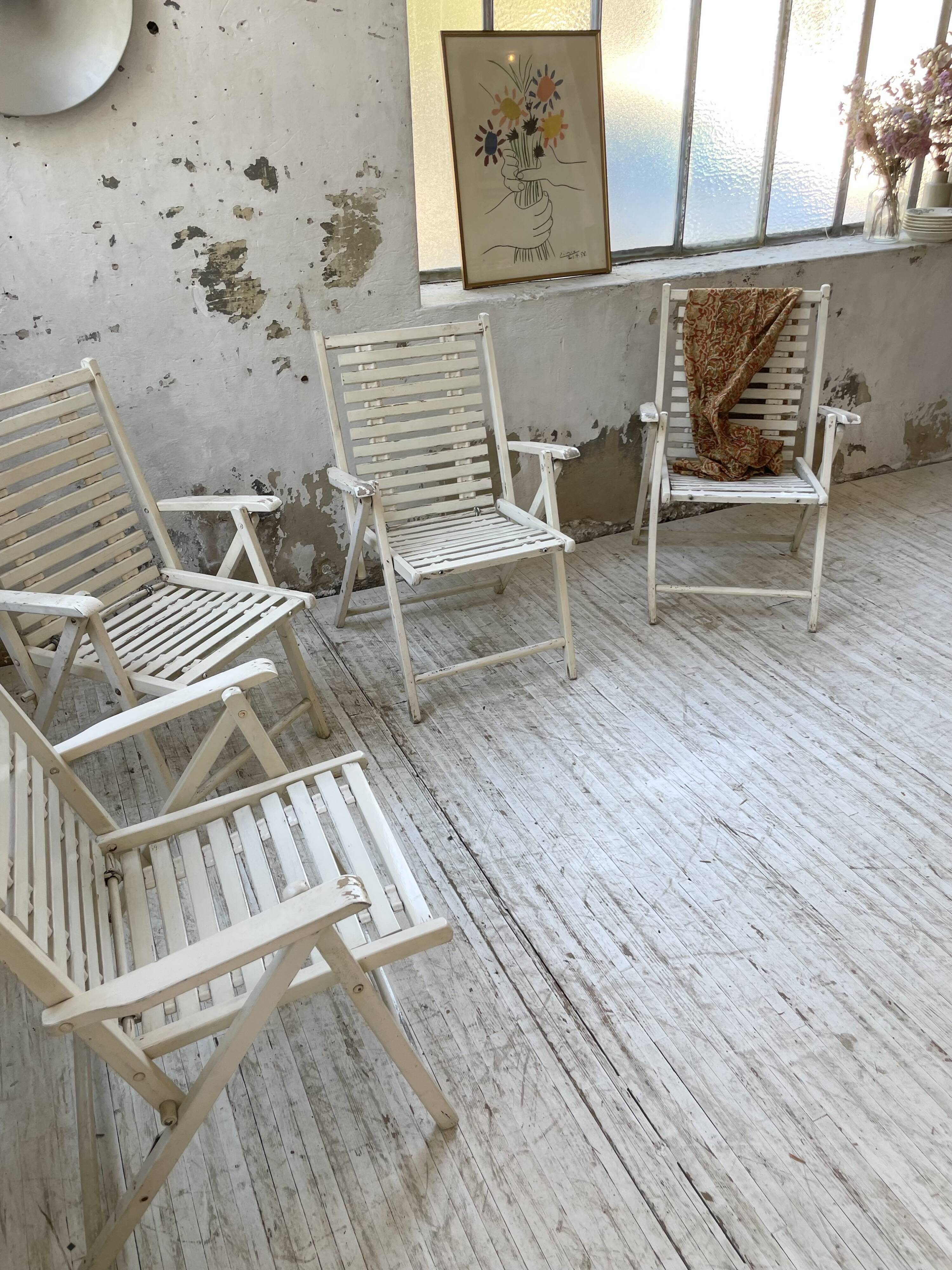 4 white wooden garden chairs