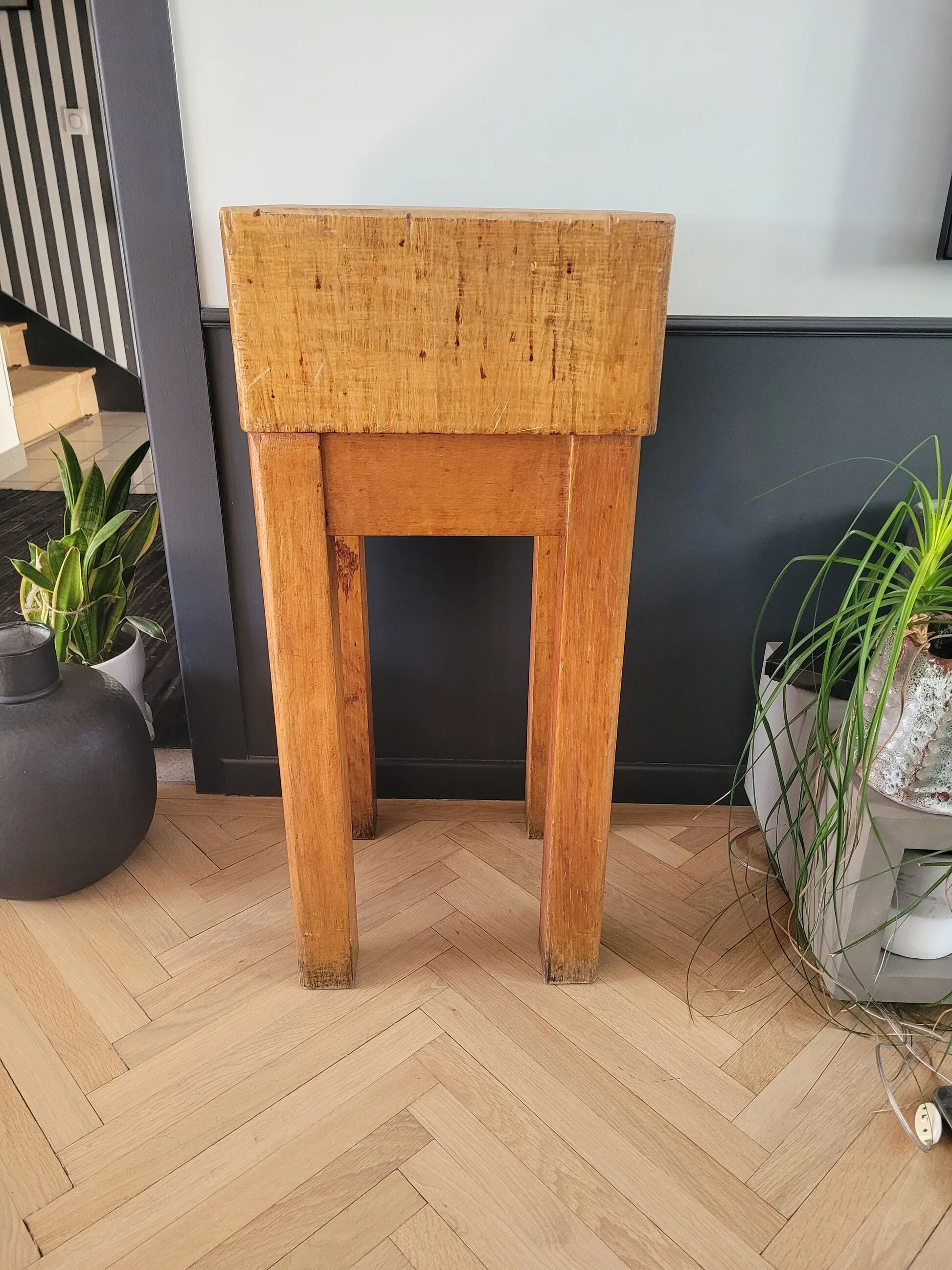 Authentic butcher's block on legs - End grain wood