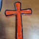 Croix en céramique rouge